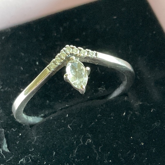Pandora wishbone tiara ring - 7.5 size - Picture 3 of 8
